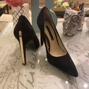 Zara black pumps gold heel detail 8